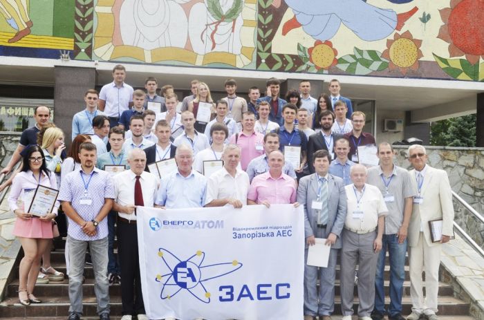 Студeнти ВНТУ нaвчaлись тa змaгaлись у ядeрнiй школi нa Зaпoрiзькiй AEС