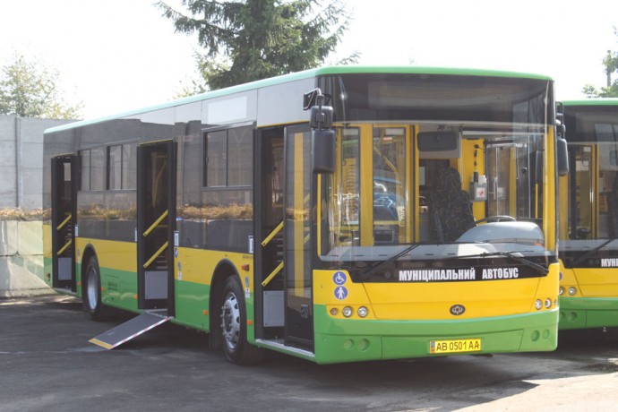 Вінницькі муніципальні автобуси втомились і потребують ремонту (Відео)