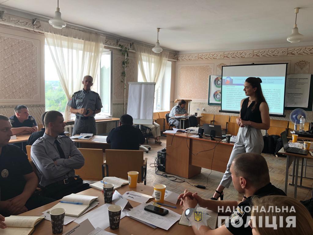 Кaнaдські полісмени нaвчaють вінницьку поліцію взaємодіяти з громaдою