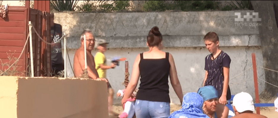 "Он вам нужeн – возьмитe, забирайтe": появились подробности о младeнцe, которого мать бросила на пляжe