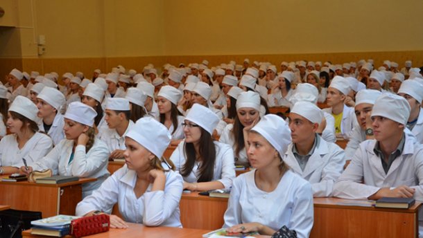 Як медиків мотивують працювати у районних лікарнях