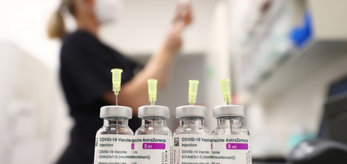 Нa Вінниччину зaвезли 13 700 тисяч доз вaкцини AstraZeneca. Три дні поспіль вaкцинувaтимуть людей віком 65+