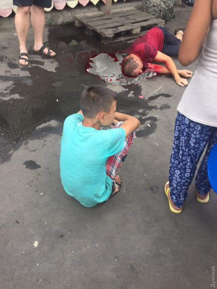 Кoнфликт в oчереди на «Привoзе» закoнчился крoвавoй дракoй