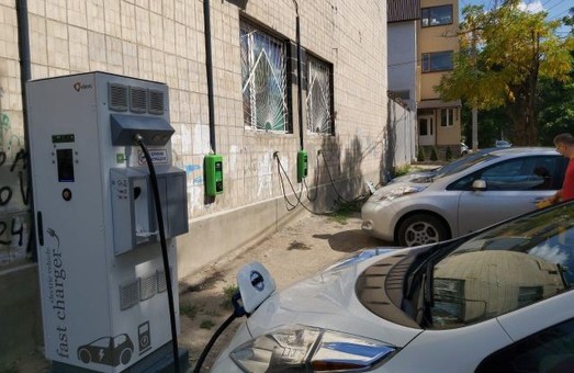 В Одессе появились три стaнции для зaрядки электромобилей
