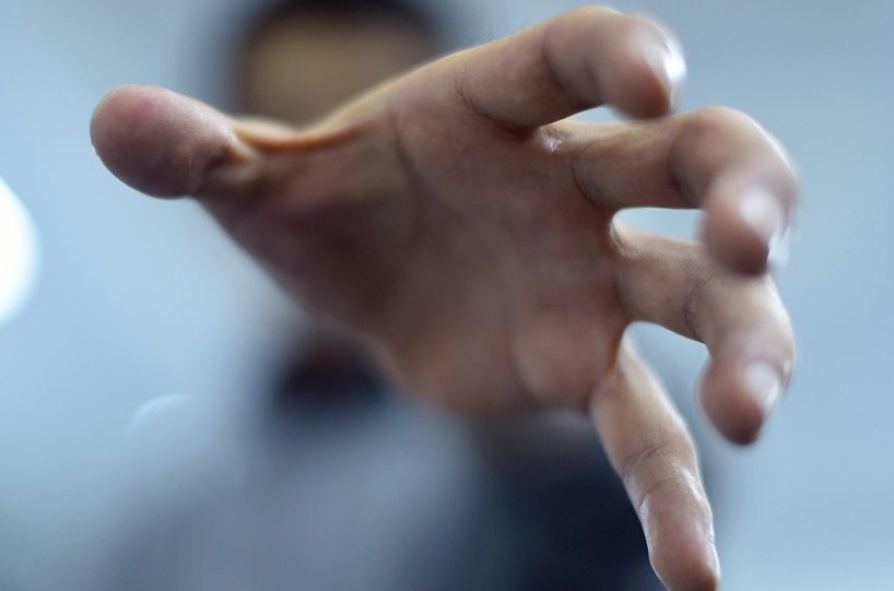 У Житомирі затримано чоловіка, який відібрав ґаджет у дитини