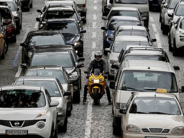 У Києві зранку небачені затори