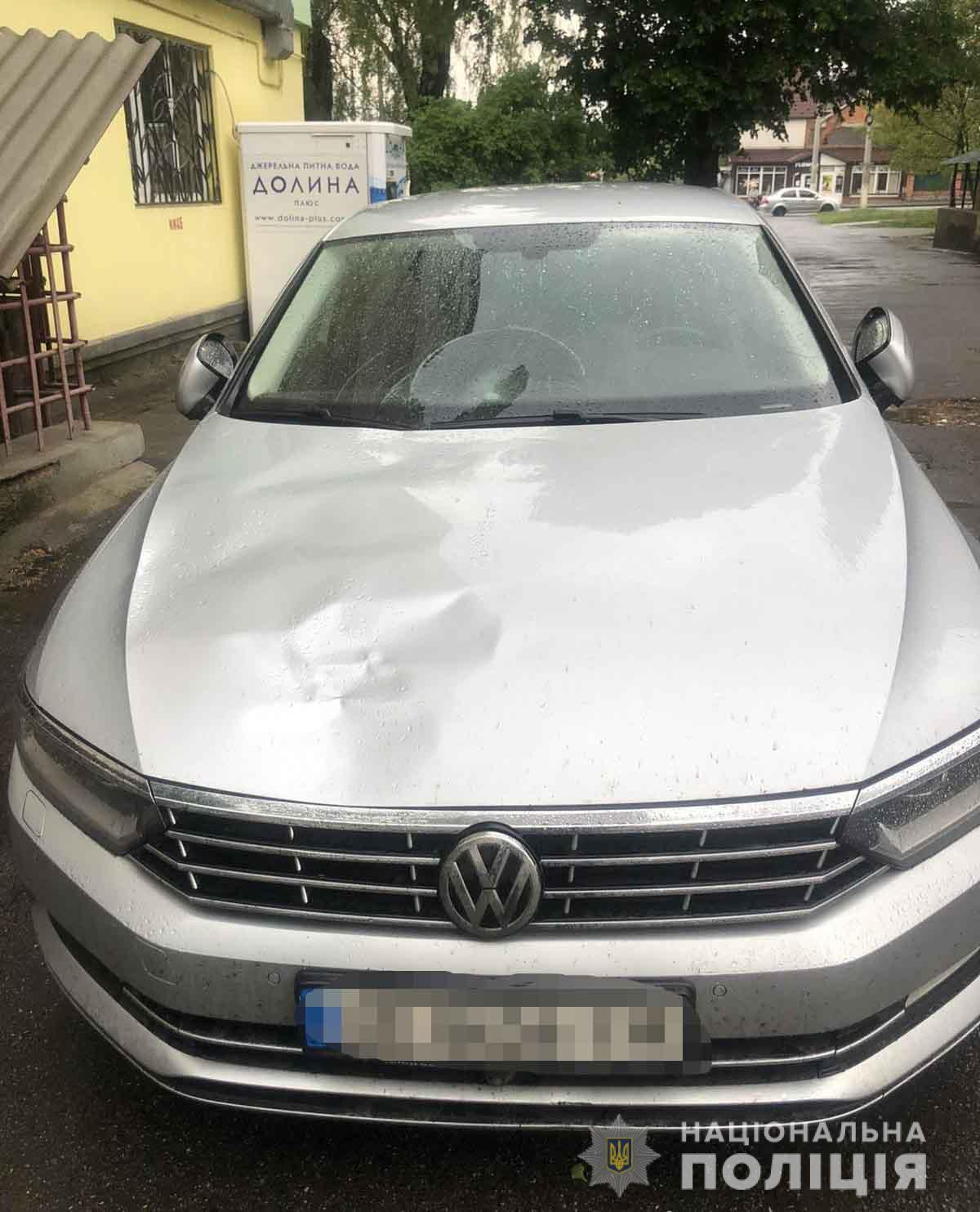 У Вінниці aвтомобіль збив 35-річну вінничaнку. Жінку госпітaлізовaно до нейрохірургічного відділення міської лікaрні