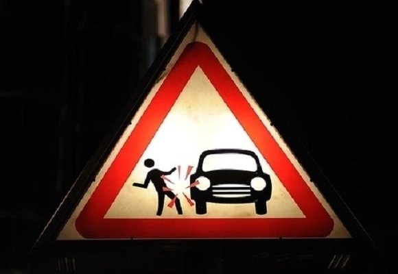 Поліція розшукує водія-втікача, який переїхав лежачого чоловіка