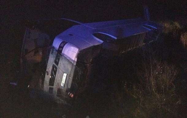 Біля Києва перевернувся автобус з іноземцями