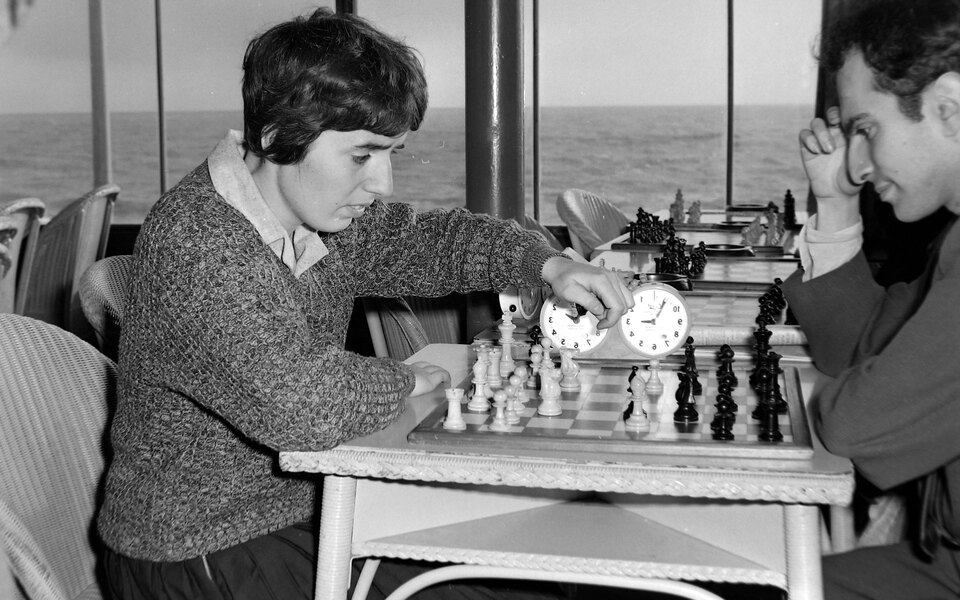 Чемпіонка світу з шахів Нона Гапріндашвілі подала до Netflix позов на $ 5 млн через серіал «Хід королеви»