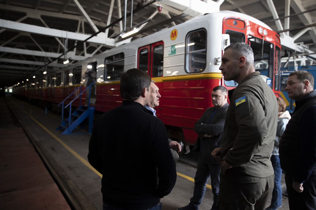 Кличко оглянув першу партію вагонів від Варшавського метрополітену
