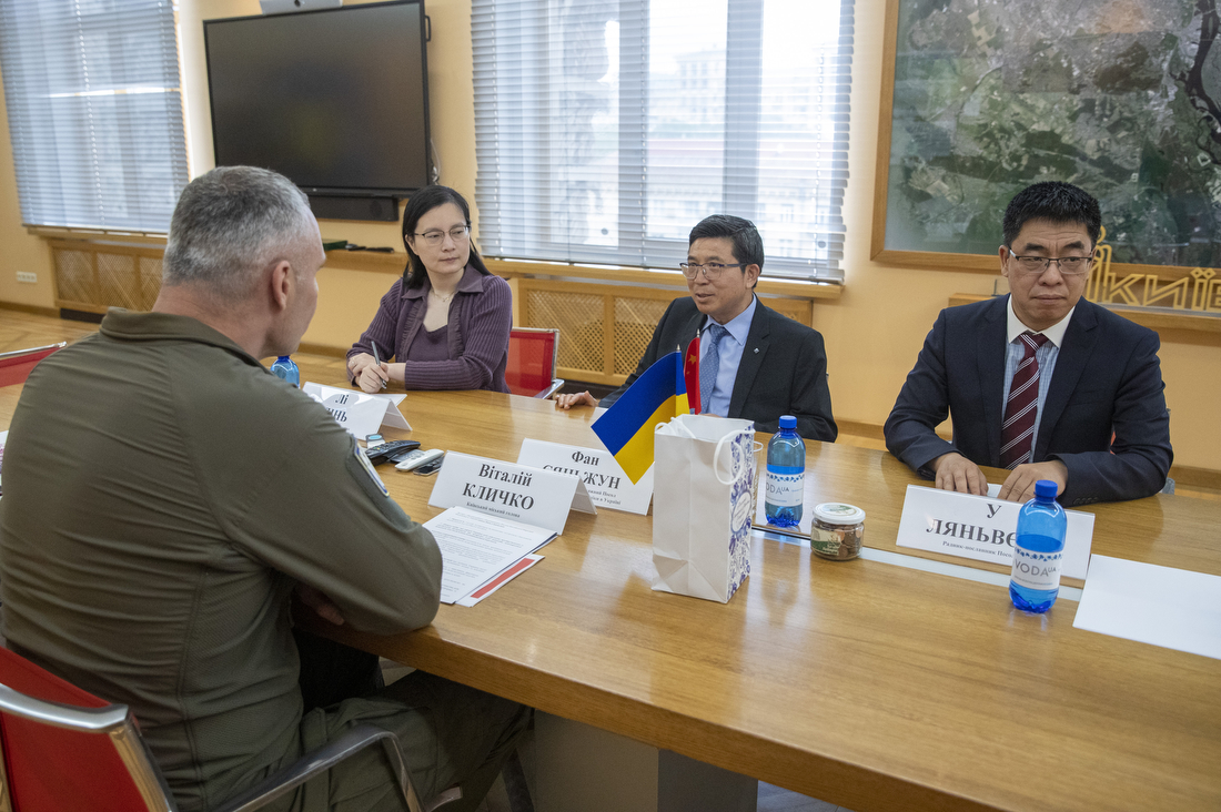 Кличко зустрівся з Надзвичайним і Повноважним Послом Китаю в Україні 