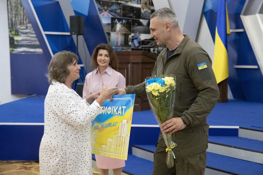 Кличко привітав столичних медиків з професійним святом та вручив нагороди і сертифікати на житло найкращим працівникам медичної галузі 