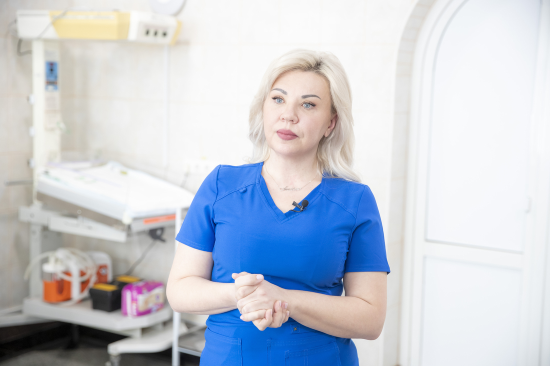 Кличко показав історію киянки-акушерки, яка з перших днів повномасштабної війни приймала пологи у бомбосховищі медзакладу