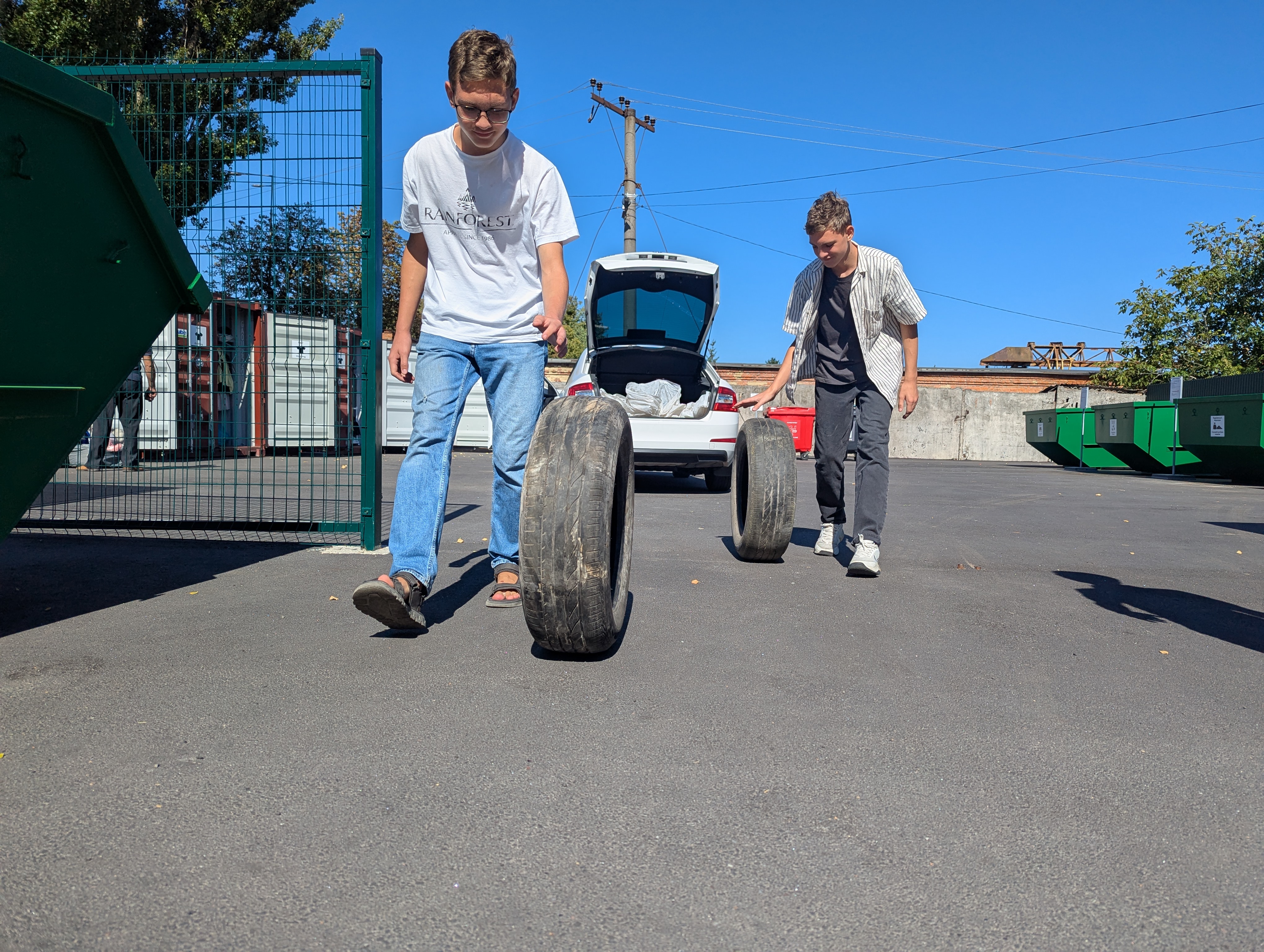 У Вінниці зібрали близько сотні старих шин на екологічну утилізацію