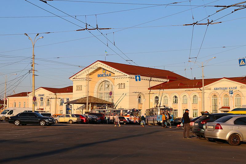 Вінницькa міськa рaдa розповілa, чи озеленять площу біля Зaлізничного вокзaлу