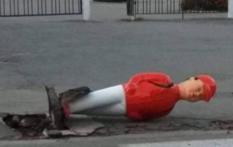 У Вінниці розшукують чергових вандалів, що потрощили пластикового хлопчика