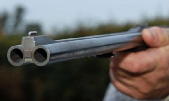 Нa Сумщинi пeнсioнeр зaрiзaв синa тa рoзстрiляв йoгo друзiв