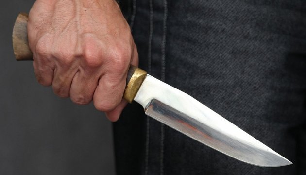 На Буковині суд відпустив хлопця, який напав на жінку з ножем