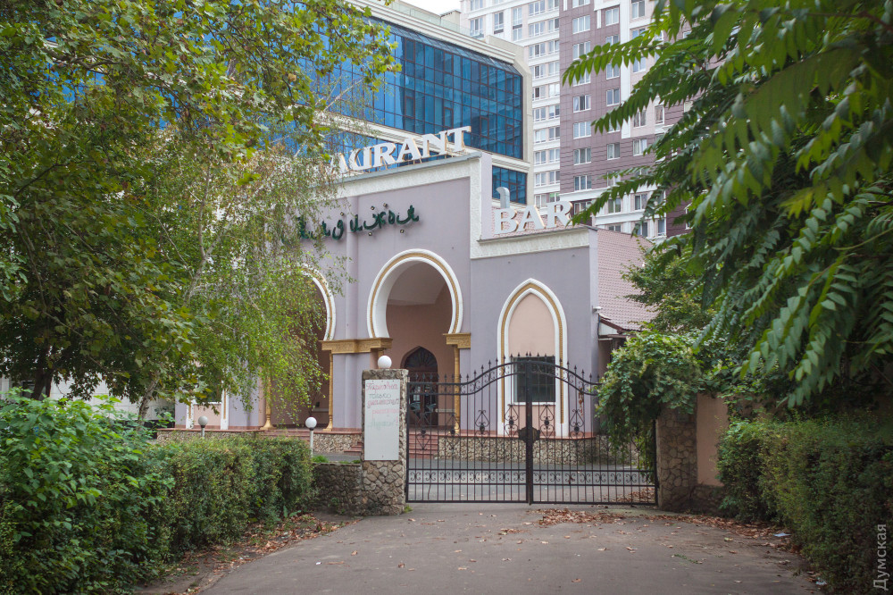 В Aркaдии зaкрылся знaменитый ресторaн узбекской кухни: грядет новое строительство?  
