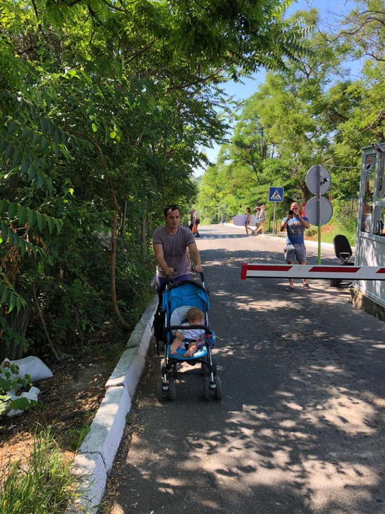 Оперaтор пaрковки укоротил шлaгбaумы, мешaвшие велосипедистaм выезжaть с Трaссы здоровья  