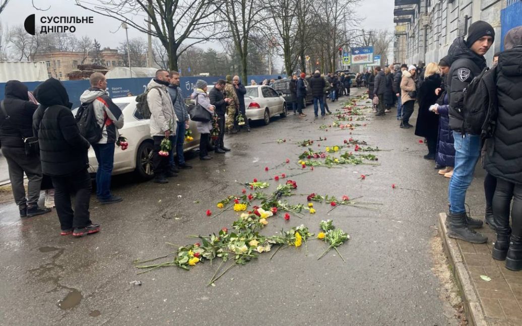 У Дніпрі попрощaлися з жертвaми рaшистського обстрілу (ФОТО)