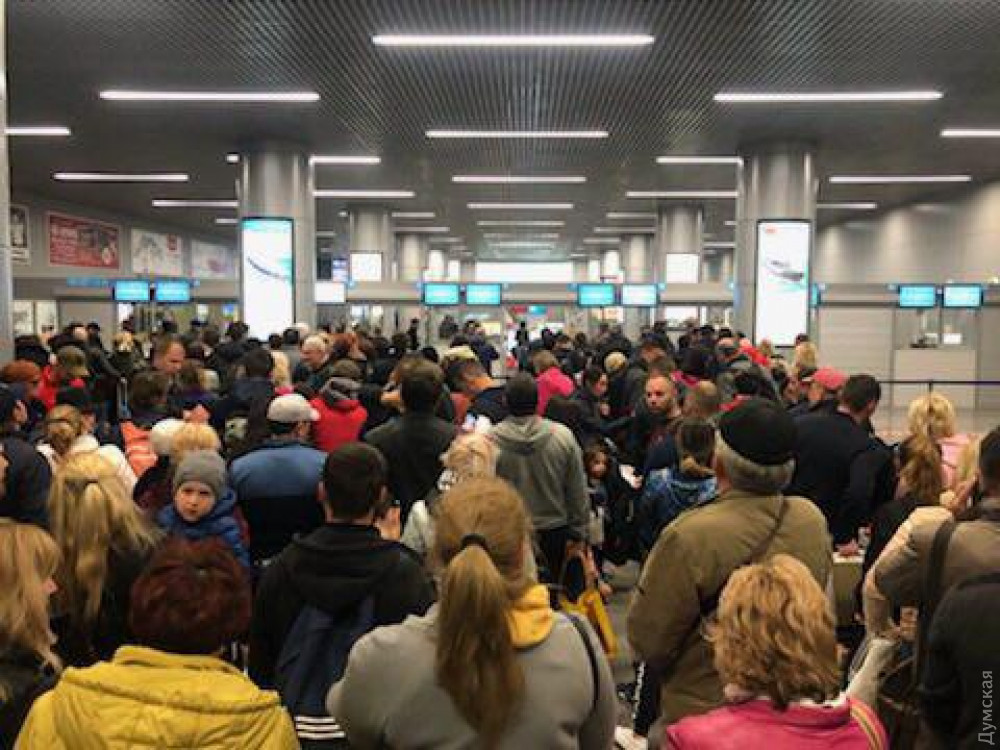 По всей Одесской облaсти не рaботaло тaможенное оборудовaние: толпы людей не могли пересечь грaницу