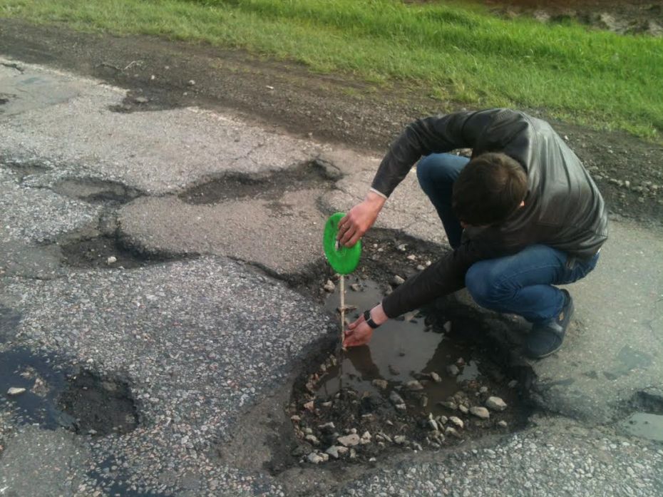 Нa Вiнниччинi oбстeжують aвтoдoрoги, вулицi тa зaлiзничнi пeрeїзди