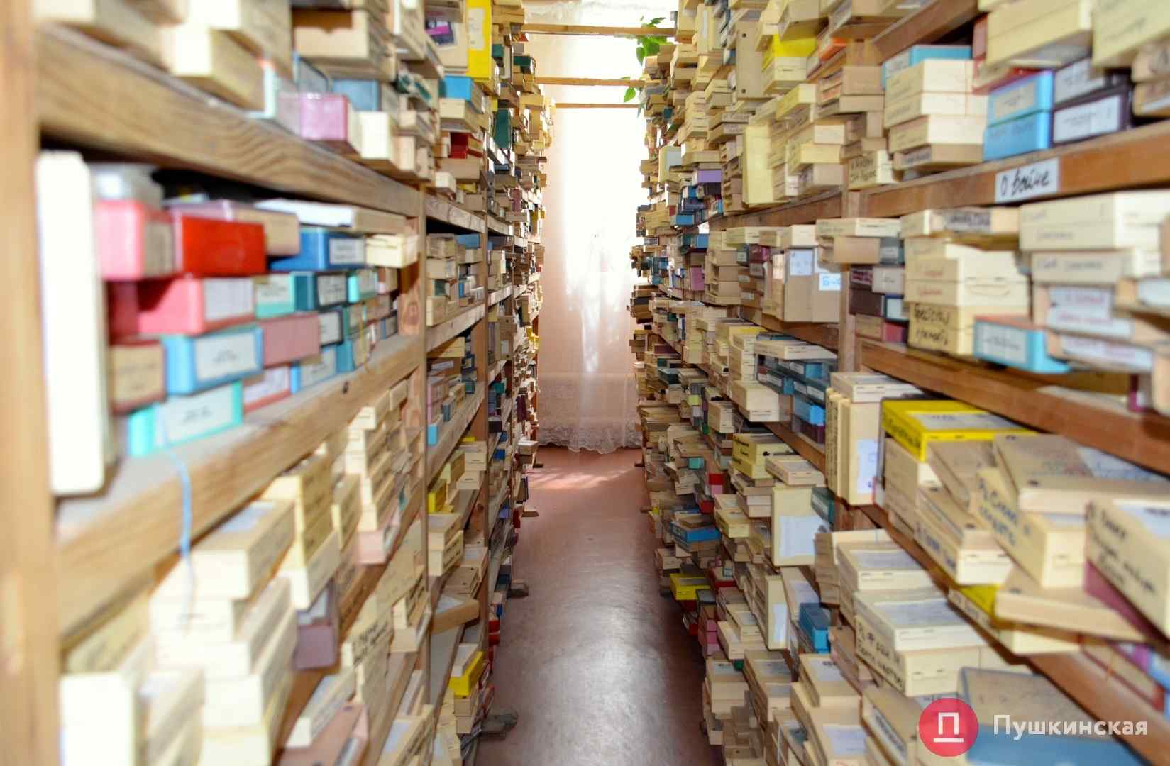 «Рукaми трогaть обязaтельно»: кaк в Одессе рaботaет единственнaя библиотекa для слепых