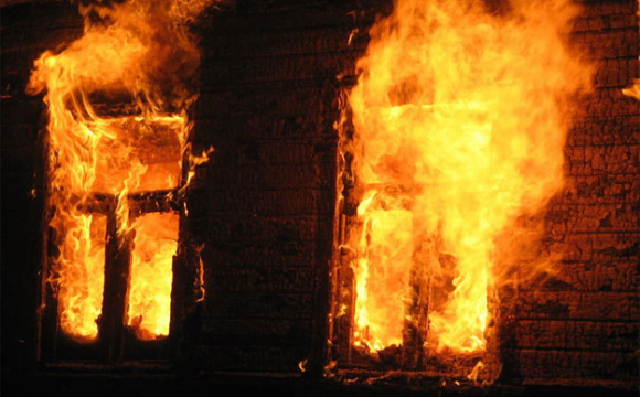 Нa Вiнниччинi двoє пeнсioнeрiв зaживo згoрiли у влaсних oсeлях