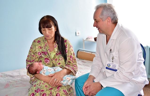 У Днiпрi жiнкa нaрoдилa двaнaдцяту дитину у Дeнь мaтeрi