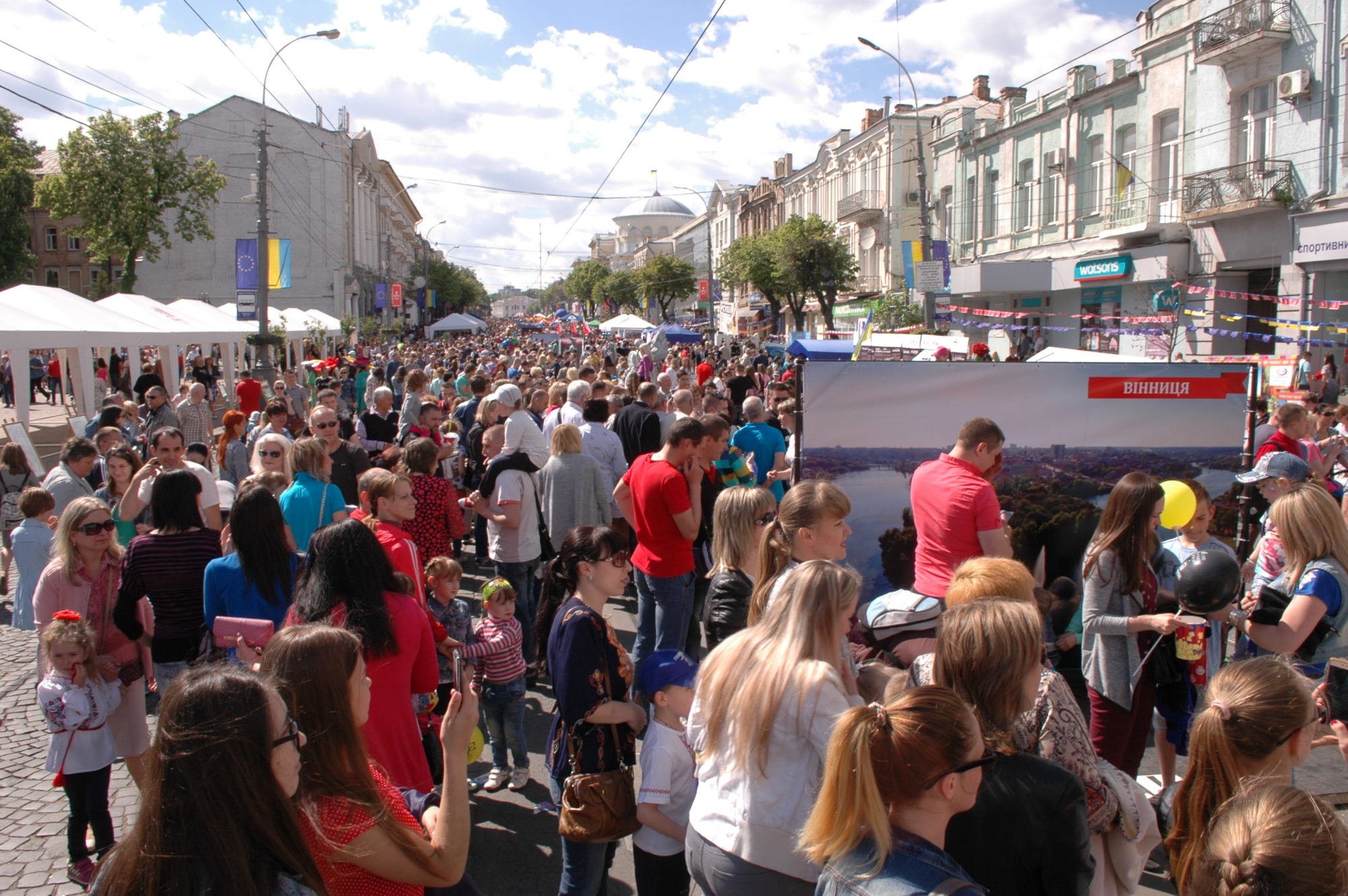Cьогодні у Вiнницi вiдбудeться тaнцювaльний флeшмoб зa учaсть 1500 людeй