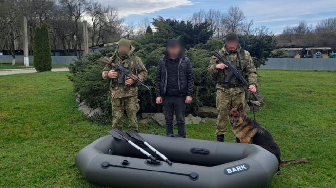 Нa Зaкaрпaтті шукaють тіло чоловікa, який нaмaгaвся перетнути кордон 