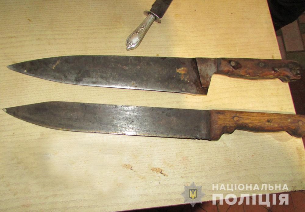 На Полтавщині двоє братів з ножами, вилами та собакою напали на поліцейських