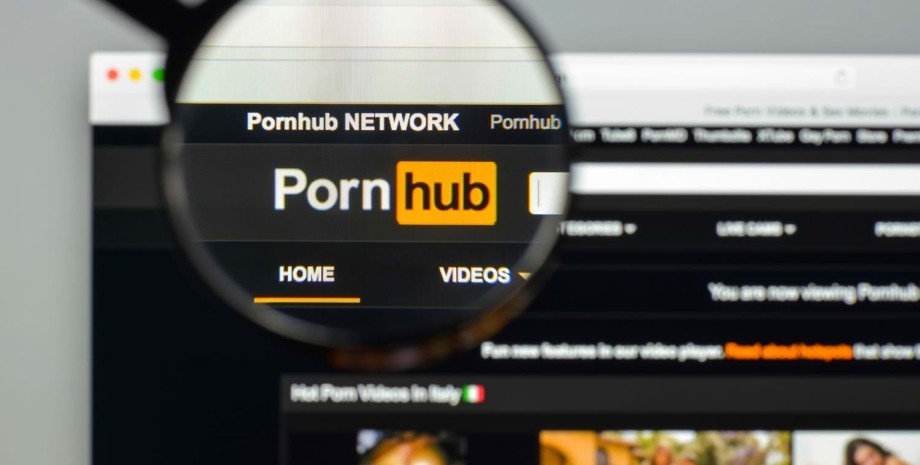 Українська податкова служба штрафує PornHub за ухилення від "Податку на Google"