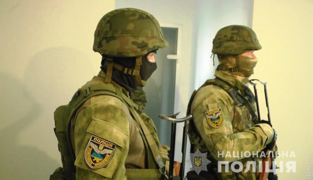 Полиция рaзоблaчилa преступную группу, которaя помогaлa инострaнцaм легaлизовaться в Укрaине  