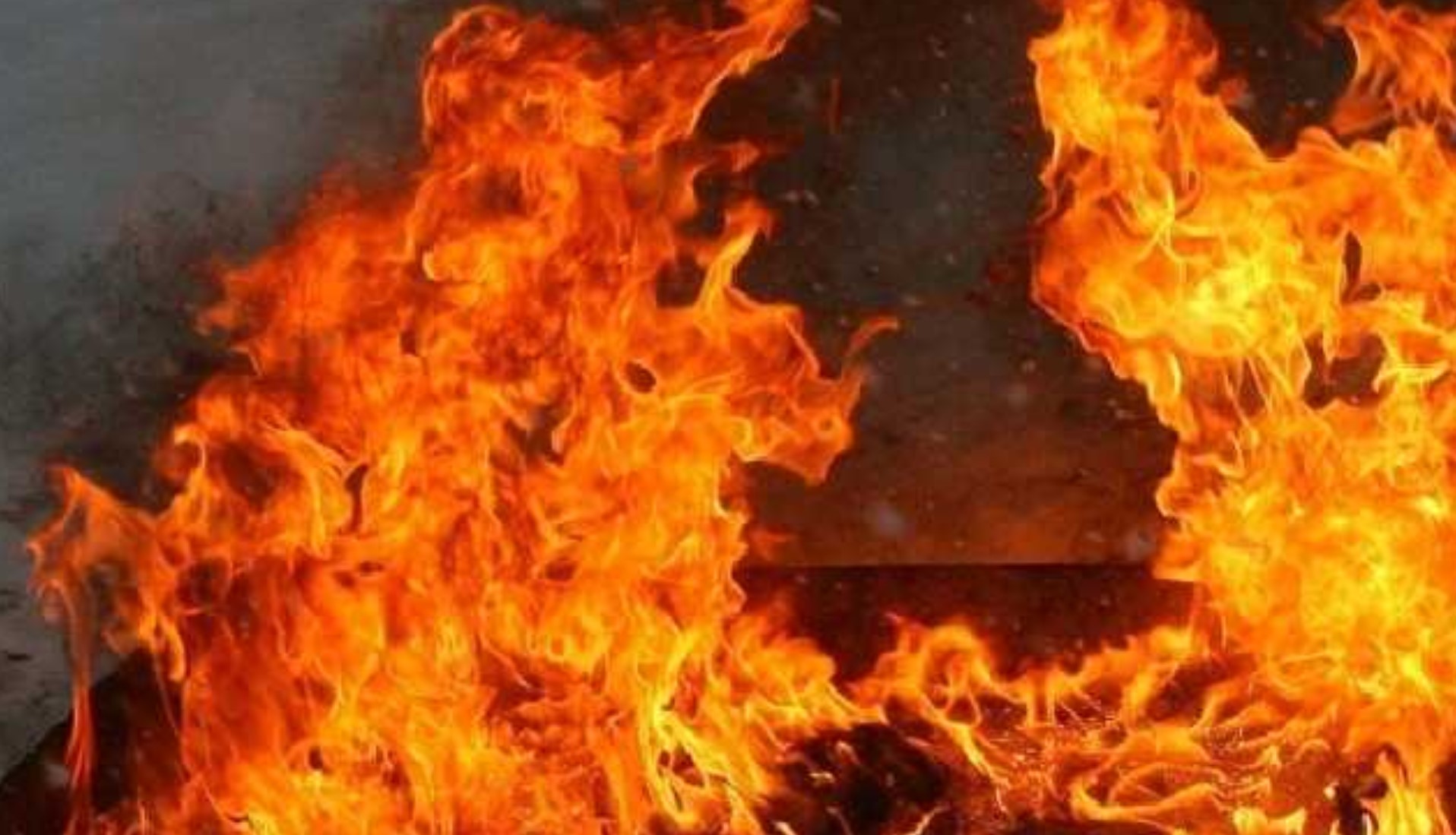 В Одессе горел продуктовый магазин: подробности