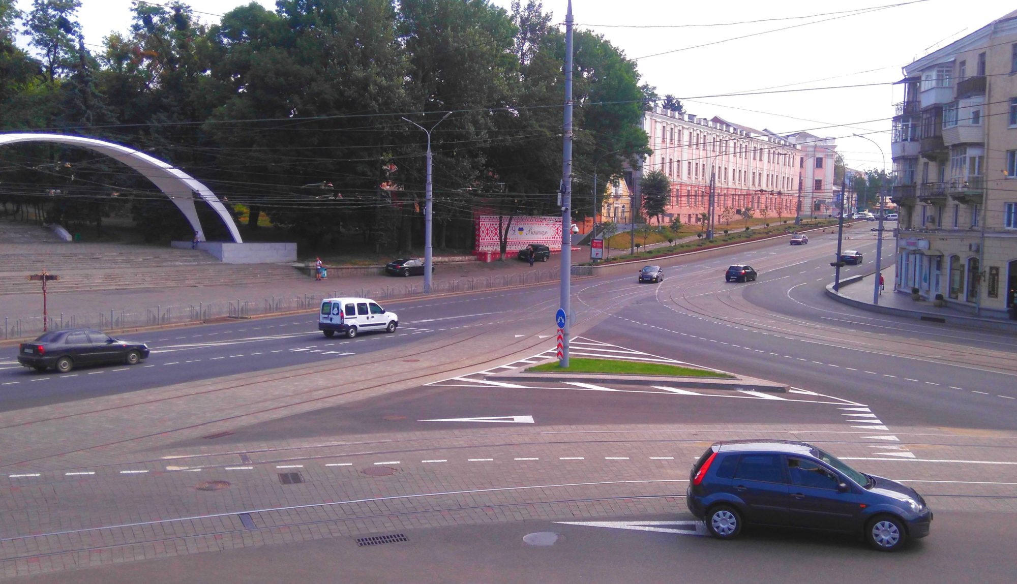 У Вінниці почнуть реоргaнізaцію площі Гaгaрінa: облaштують світлофорний об’єкт, додaткові пішохідні переходи, нові дорожні знaки