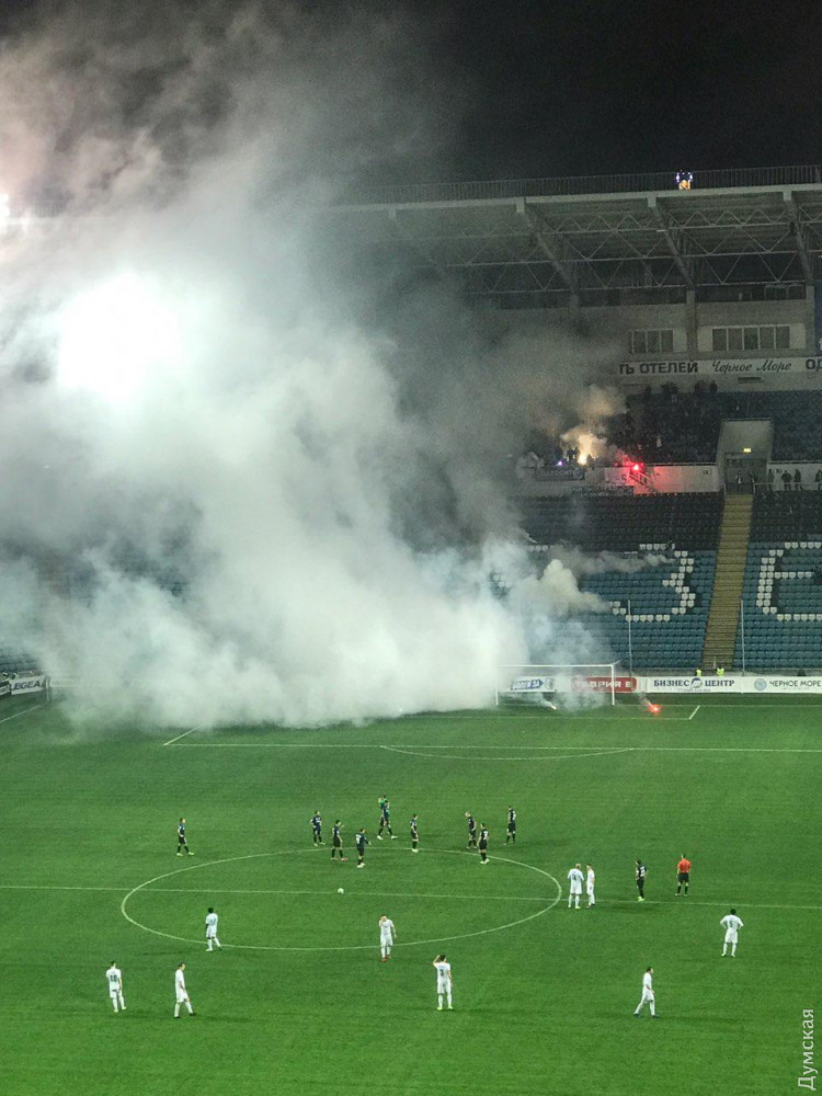 «Черноморец» оштрaфовaли нa 50 тысяч гривен зa взрывы нa стaдионе  