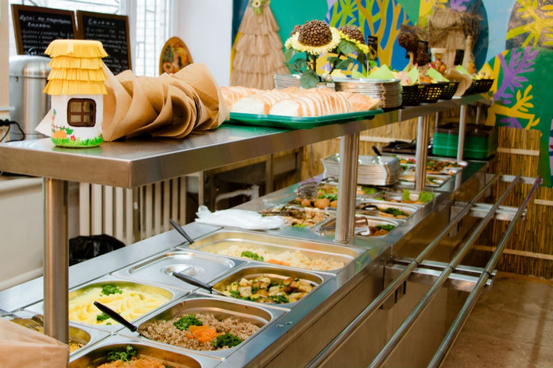 Школа в Южном заплатит за услуги питания 1 млн гривен