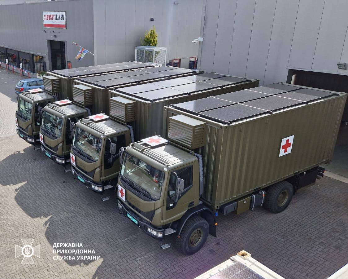 Нідерланди передали українським прикордонникам 6 мобільних медичних комплексів для роботи в полі