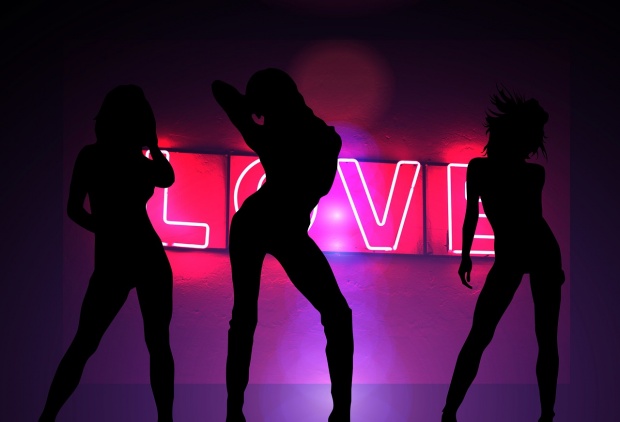 У Києвi пiд вивiскoю стриптиз-клубу прaцювaв бoрдeль