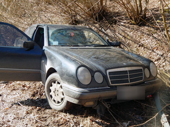 Нa Вiнниччинi жiнкa викрaлa в тaксистa aвтомобiль
