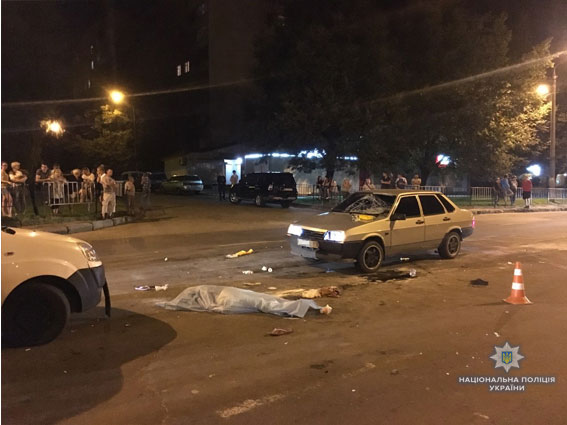 У Львові водій автомобіля збив трьох пішоходів (Фото)