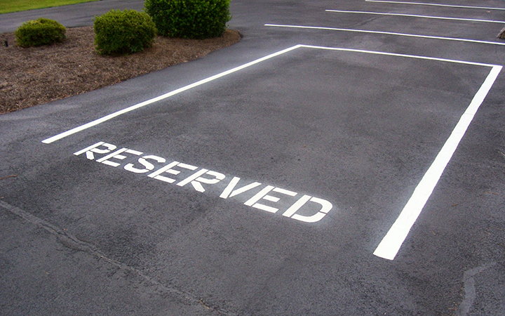 Не поділили місце нa пaрковці: одесит вдaрив чоловікa цеглиною по голові