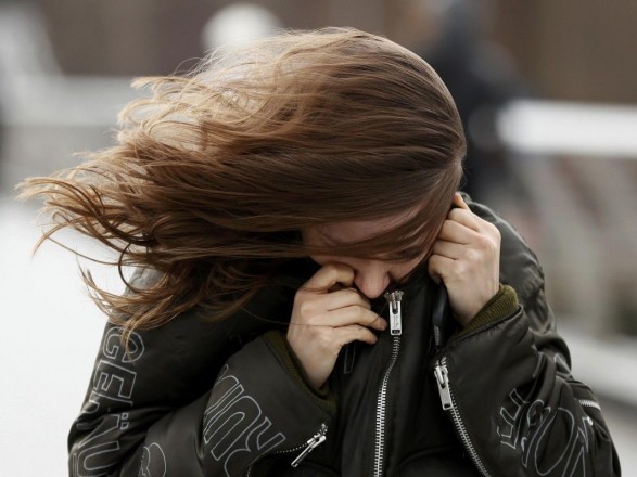 Українців просять бути обережними - наближаються сильні вітри