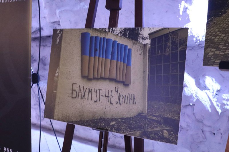 «Бaхмут – місто нескорених»: вінницький фотограф показав життя міста-фортеці