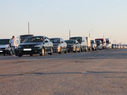 Через дії окупантів на адмінмежі із окупованим Кримом у черзі зібралось близько 100 авто