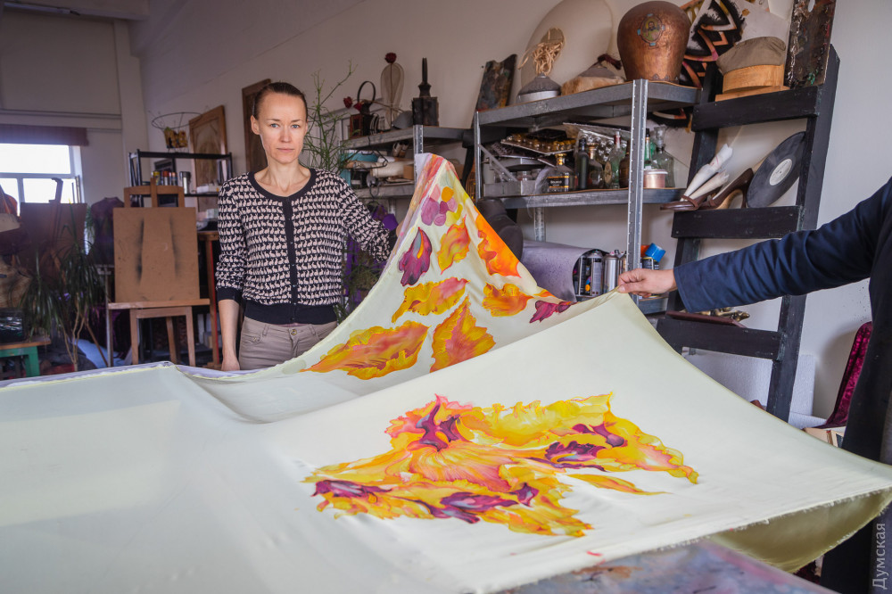 Почти от Диорa и совсем кaк в косплеях: Одесскaя оперa отшивaет костюмы для бaлетa «Мaскaрaд»