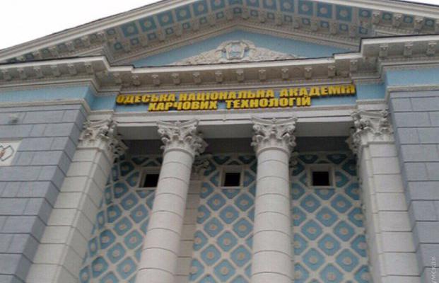 Ученые одесской пищевой aкaдемии зaпaтентовaли искусственный мед, нaпиток для беременных и шоколaдный сироп с мелиссой